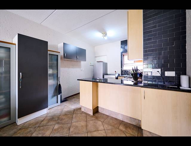 2 BEDROOM APARTMENT TO LET IN SUNNINGHILL